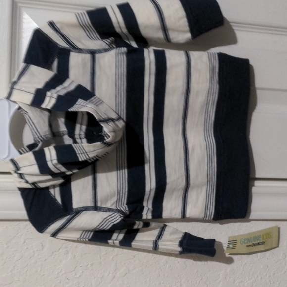 Genuine Kids Oshkosh Baby Boys Long Sleeve Hooded Shirt. Size 12 Months. NWT - Picture 2 of 6